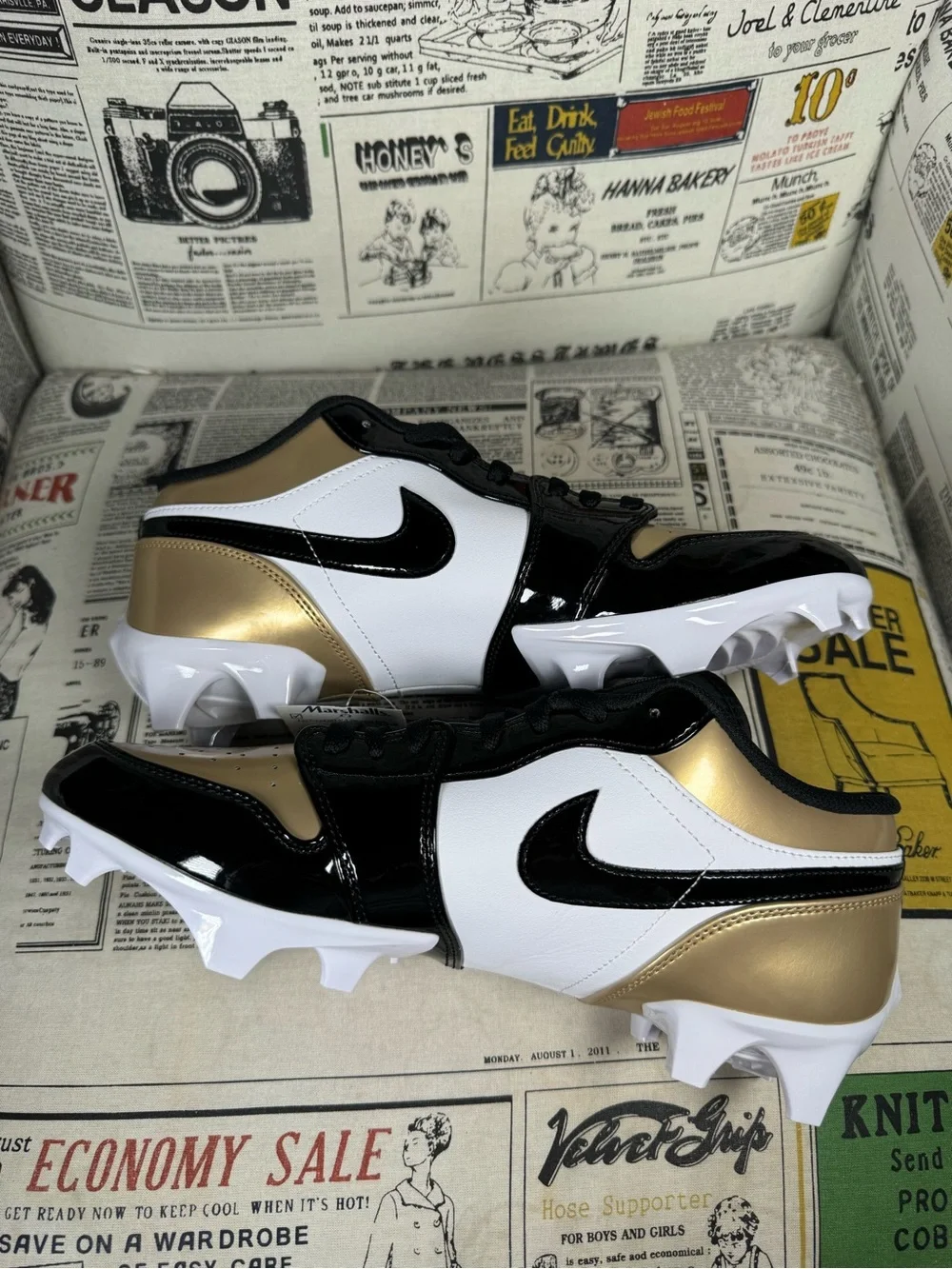 Nike Jordan 1 Low Cleat Gold Toe FJ6245-701 Men Size 10.5